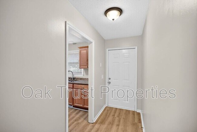 Building Photo - 220 Cornell Dr