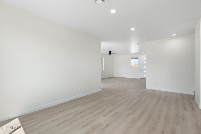 Building Photo - 125 W Latona Rd