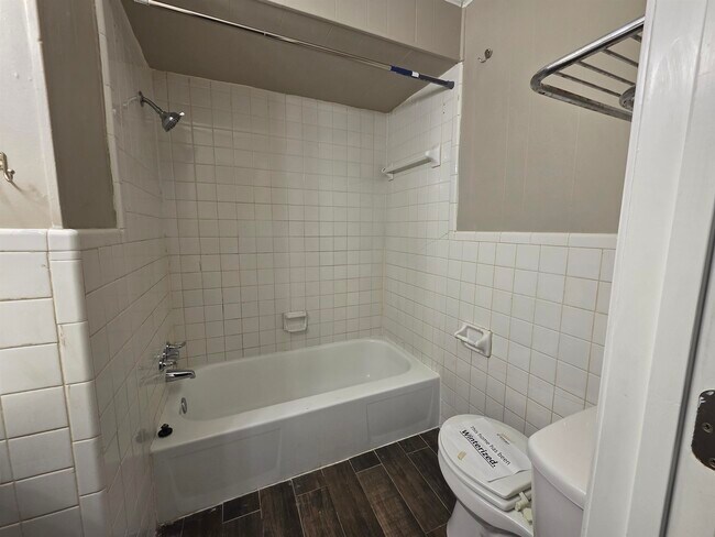 Building Photo - 524 S Greer St