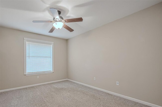 Building Photo - 7135 Woodland Oaks