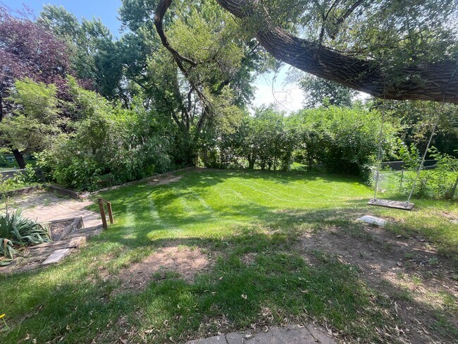 Building Photo - Adorable ranch