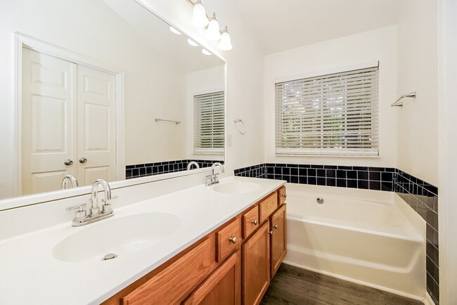 Building Photo - 7007 Duchamp Dr