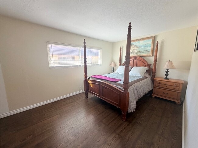 Building Photo - 1149 N Barston Ave