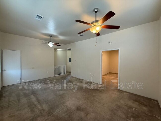 Building Photo - 315 7th St