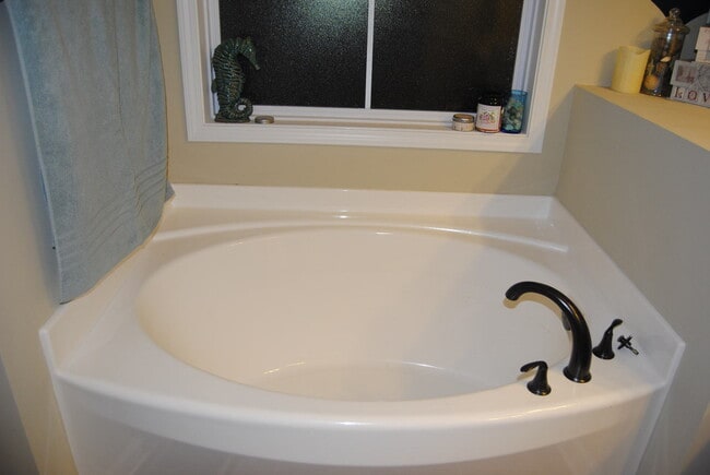 Building Photo - 210 Twilight Dr