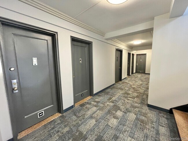 Building Photo - 210 Pelham Rd