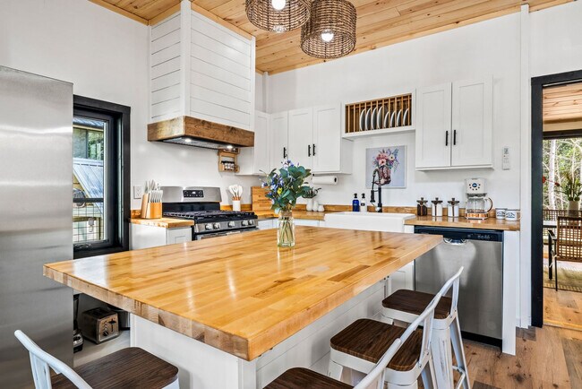 Building Photo - 152 Baxter Rd