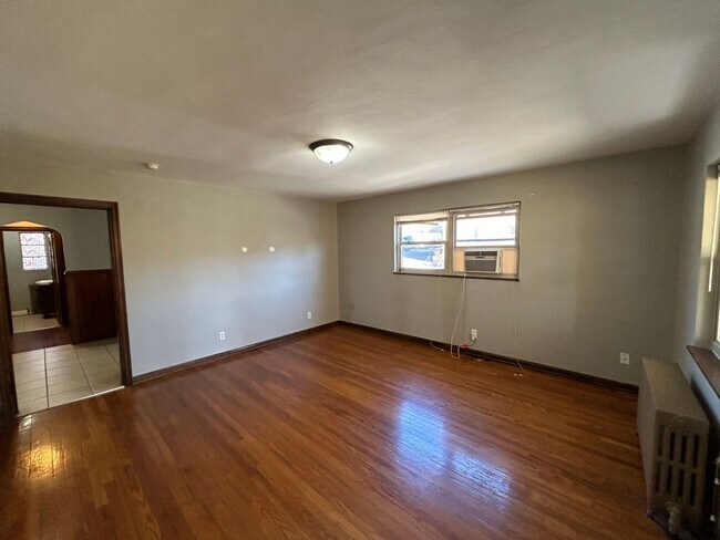 Building Photo - 2351 Ravine St