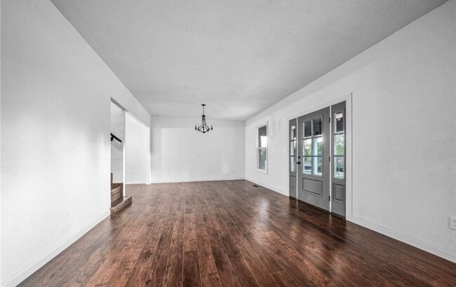 Building Photo - Quiet Comfort: Charming 3 Bed, 2.5 Bath Ho...