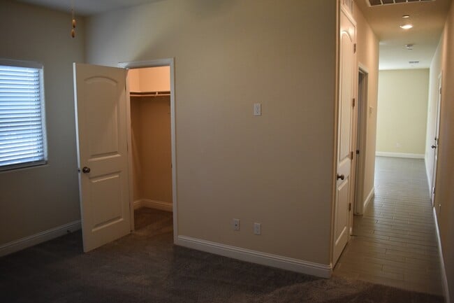 Building Photo - 2423 Gabriel Dr