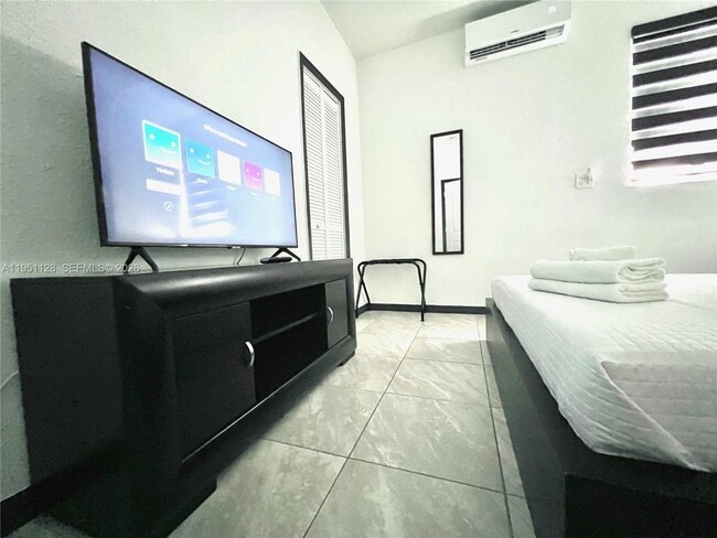 Building Photo - 2608 NW 26th St