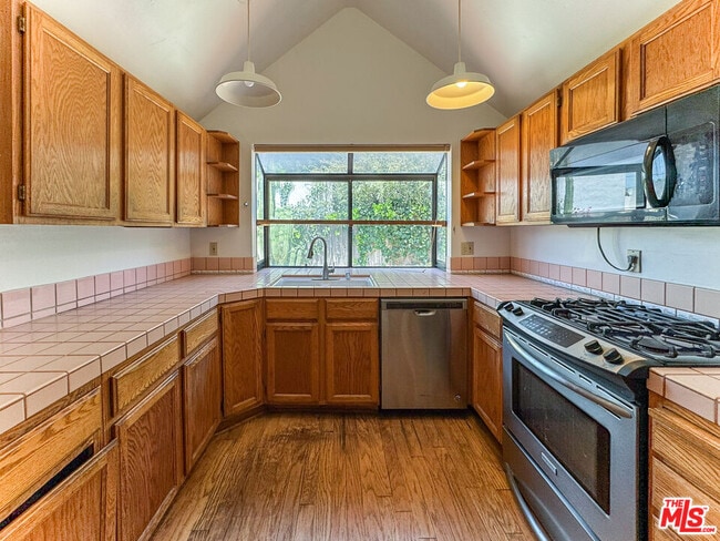 Building Photo - 3124 Veteran Ave