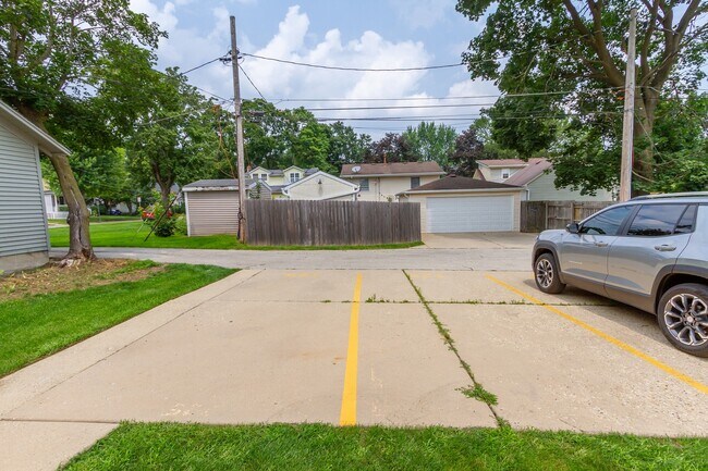 Building Photo - 725 Stevens St