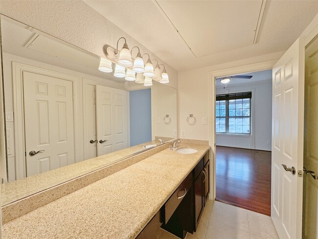 Building Photo - 2700 Revere St