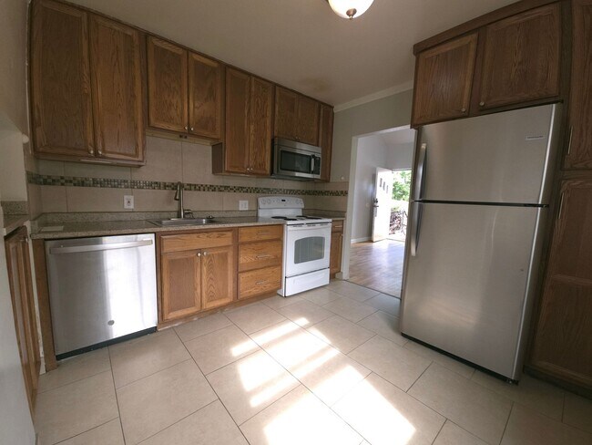 Building Photo - 896 18th St