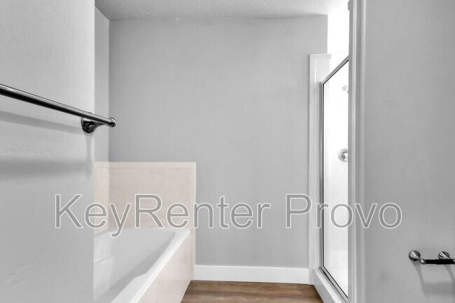 Building Photo - 1226 N 150 E