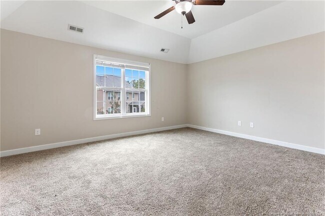 Building Photo - 573 Wedgefield Dr