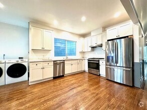 Building Photo - Large, Elegant Home Near USF w/ 6BR, 3BA L...