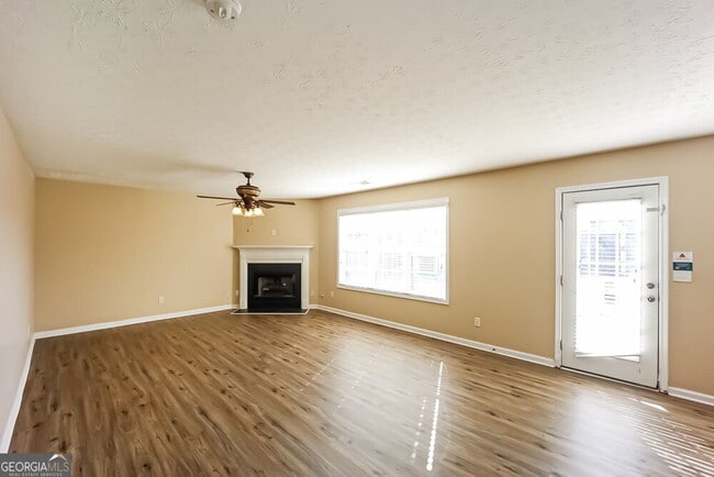 Building Photo - 210 Overlook Ct