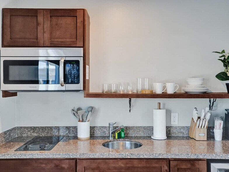 Building Photo - 3208 NE 9th St