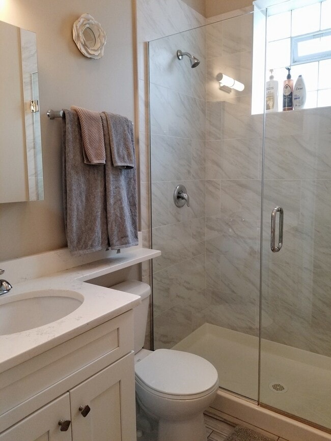 Building Photo - 1409 W Diversey Pkwy