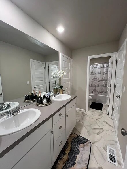 Building Photo - 3742 80th Ave NE