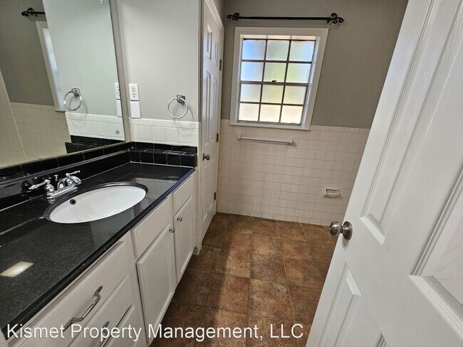 Building Photo - 2 br, 1.5 bath House - 573 S Goodlett Street