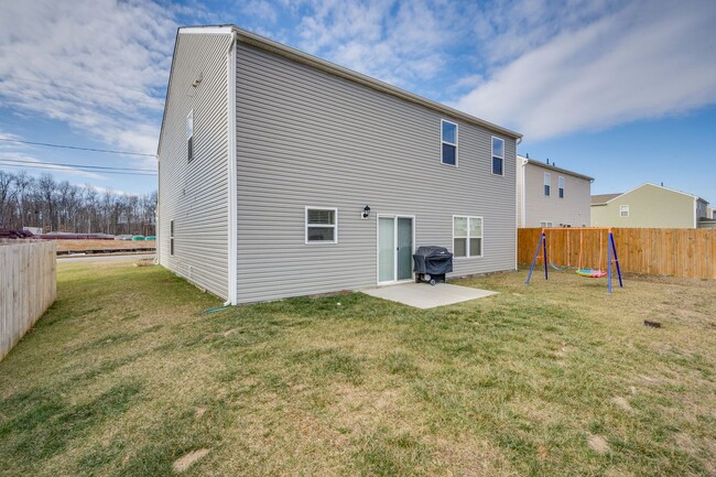 Building Photo - 4 bed/2.5 bath in Kingsport, TN