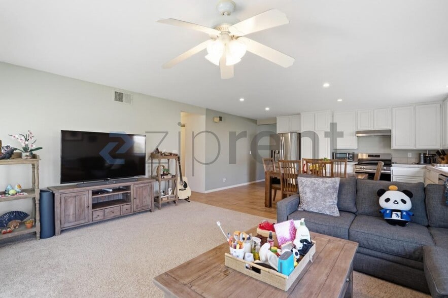 Building Photo - 2134 Latham St