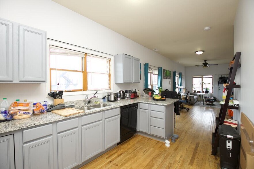 Building Photo - 1340 W Hubbard St