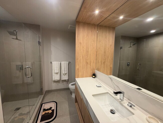 Building Photo - 11 NE 6th St