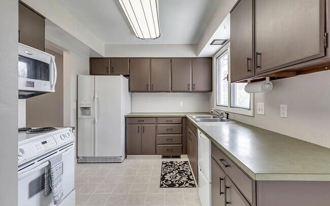 Building Photo - FULLY GUTTED & RENOVATED 5-Bedroom Home in...