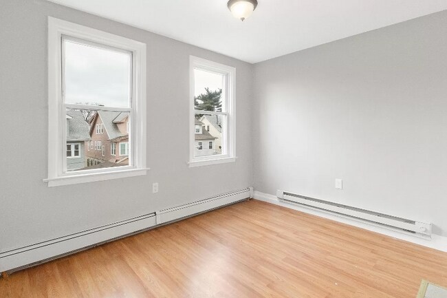 Building Photo - 196 Shephard Ave