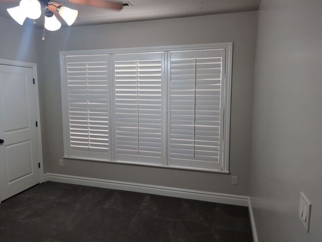 Building Photo - PET FRIENDLY -Spacious 6 Bedroom Home in St. George