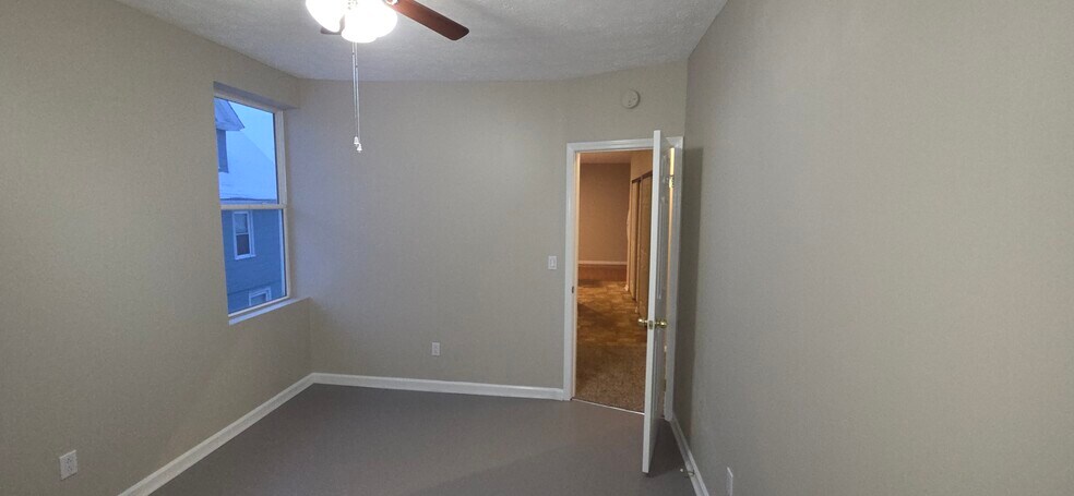 Building Photo - 484 Merchants Rd