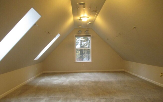 Building Photo - **$250 Move In Special**Beautiful 3 Bed 3 Bath Home in Gig Harbor