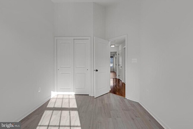 Building Photo - 22554 Cambridgeport Square