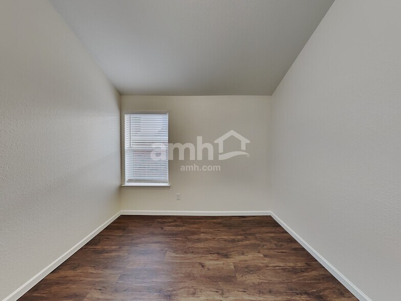 Building Photo - 2313 Highland Crossing Dr