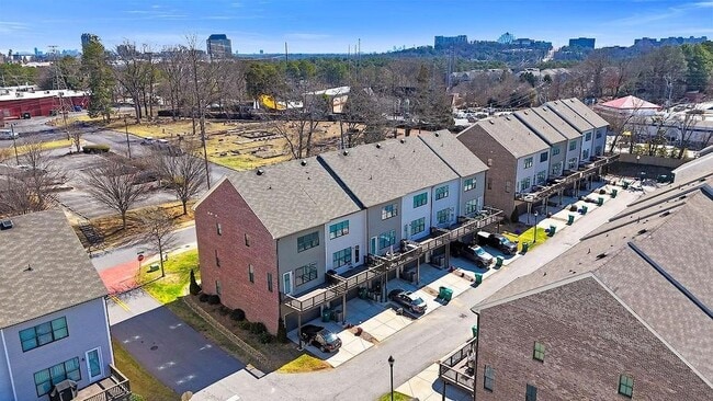 Building Photo - 2761 Bell Dr SE