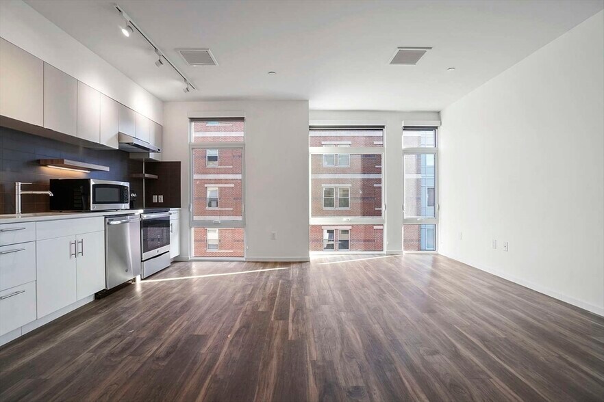 Building Photo - 822 Beacon St