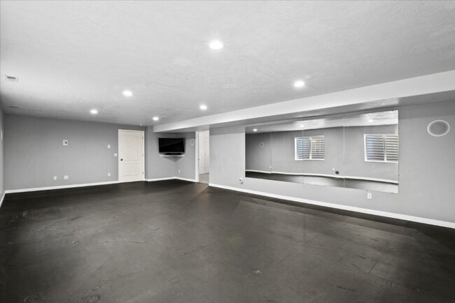 Building Photo - 1676 S Mountain Vw Cir