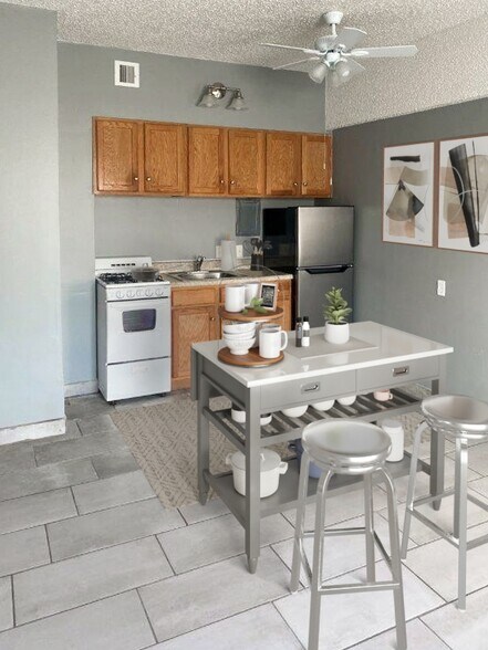 Building Photo - Paraclete Manor