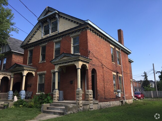 Building Photo - 406 W 1st Ave