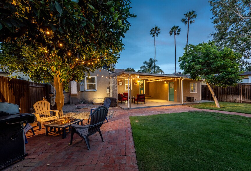 Building Photo - 5865 Vesper Ave