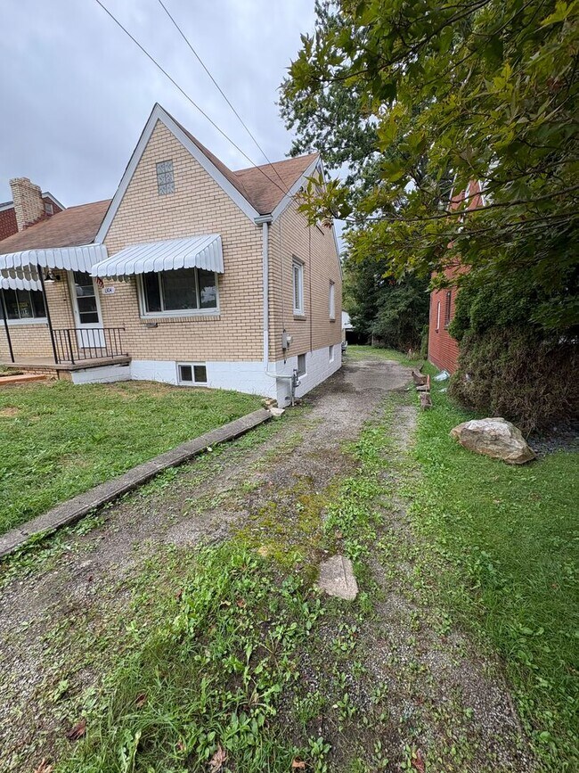 Building Photo - 1304 Decker Ave