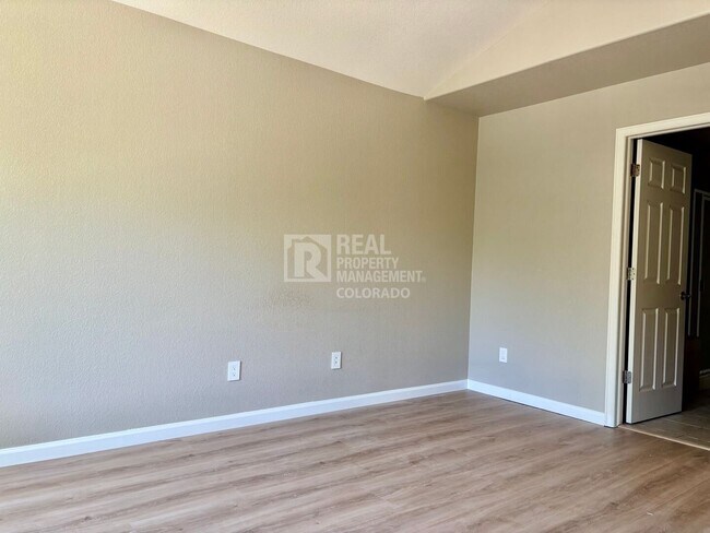 Building Photo - 8512 S Lewis Way