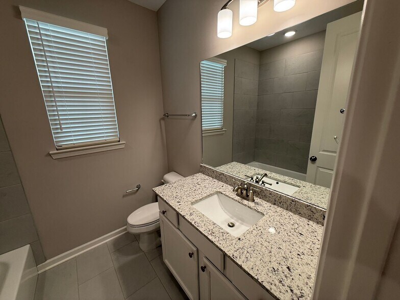 Building Photo - 592 Holden Dr