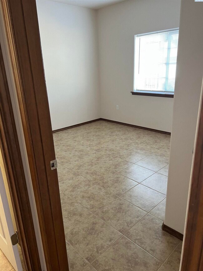 Building Photo - 337 Temple Meadow Ln