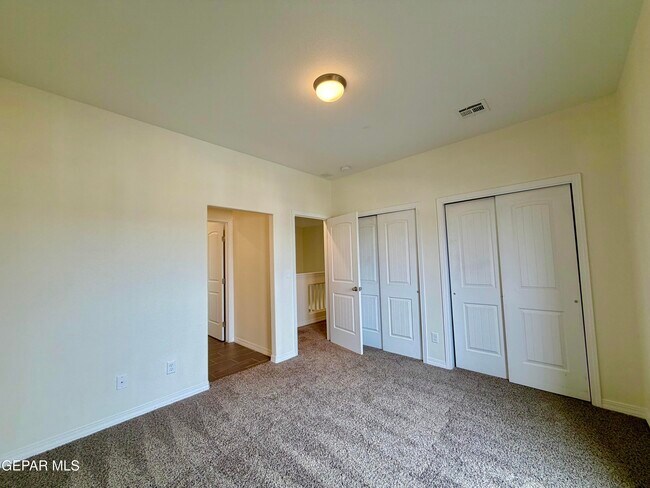 Building Photo - 122 Esther Trl