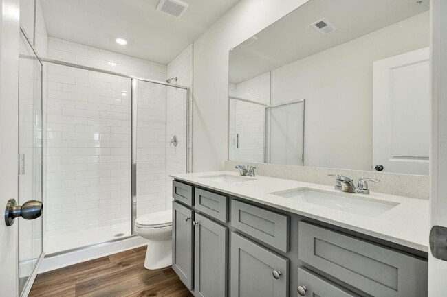 Building Photo - 5010 Highwood Dr